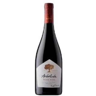 Caja de 6 Botellas de Vino Arboleda Pinot Noir ($8.990 c/u)